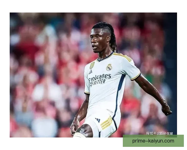 卡马文加本赛季数据对比：防守贡献突出，传球效率持续提升